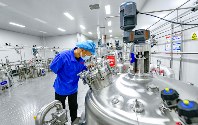 头孢颗粒生产焕新!银星机械直线筛 + 真空上料机:GMP 合规无缝衔接,损耗直降 2.5%